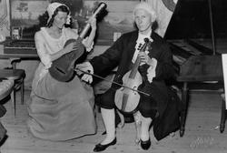 Bilde av Leopold Mozart, fremstilt av Bjarne Rise med Reidun