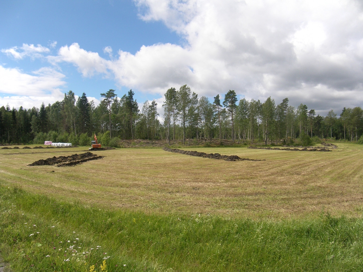 Arkeologisk utredning, schakt i nordöstra åkern, Marma, Alunda socken, Uppland 2016