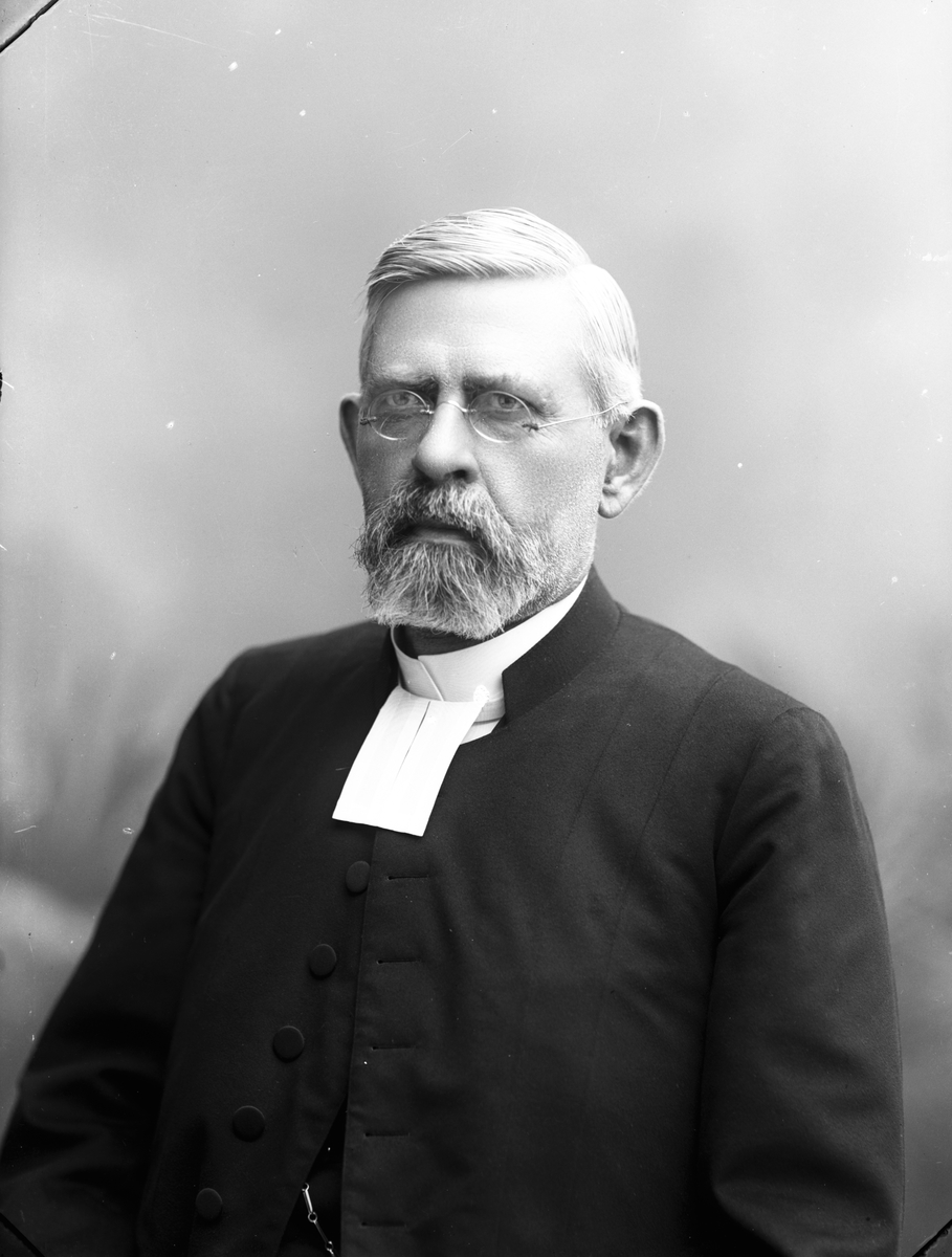 Paulus Holmgren, 1859 - 1919. Kyrkoherde i Staffans församling 1916.