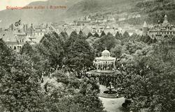 Postkort med motiv fra Byparken i Bergen.