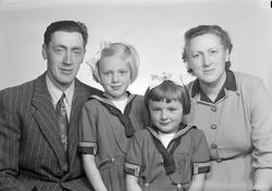 Hans Koth jr. med kona Gunhild og døtrene Laila Anne Mari og