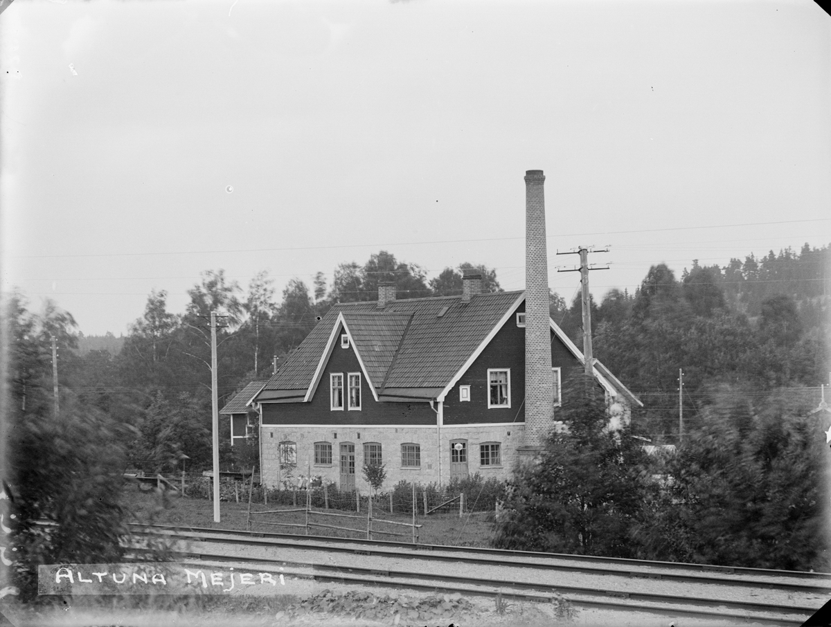 "Altuna mejeri från järnvägen", Altuna socken, Uppland 1923
