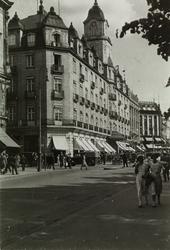 Karl Johans gate mot Grand Hotel.