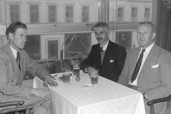 Ingeniør Peter Wefring med vennen Peter Nicholls besøker Tro