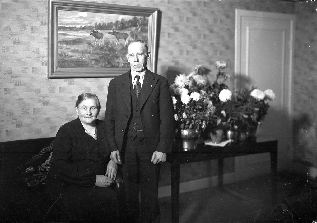 "Fru Pettersson 60 år" med sällskap i hemmet i Storvreta, Uppland 1938