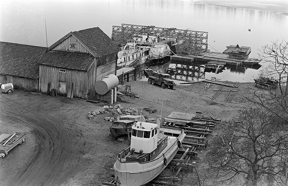 Minnesund, Skibladner heves etter at den sank under vinteropplag i Minnevika 7.februar 1967.