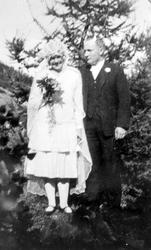 Brudeparet Betty f.1902 og Erling Hansen f.1909 Vangsvik. År