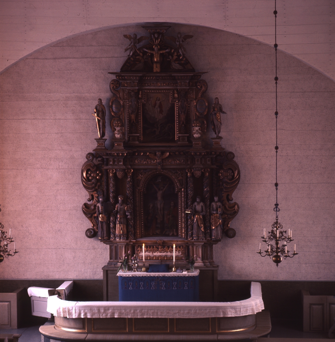 Altaruppsättningen i Solfs kyrka, Finland.