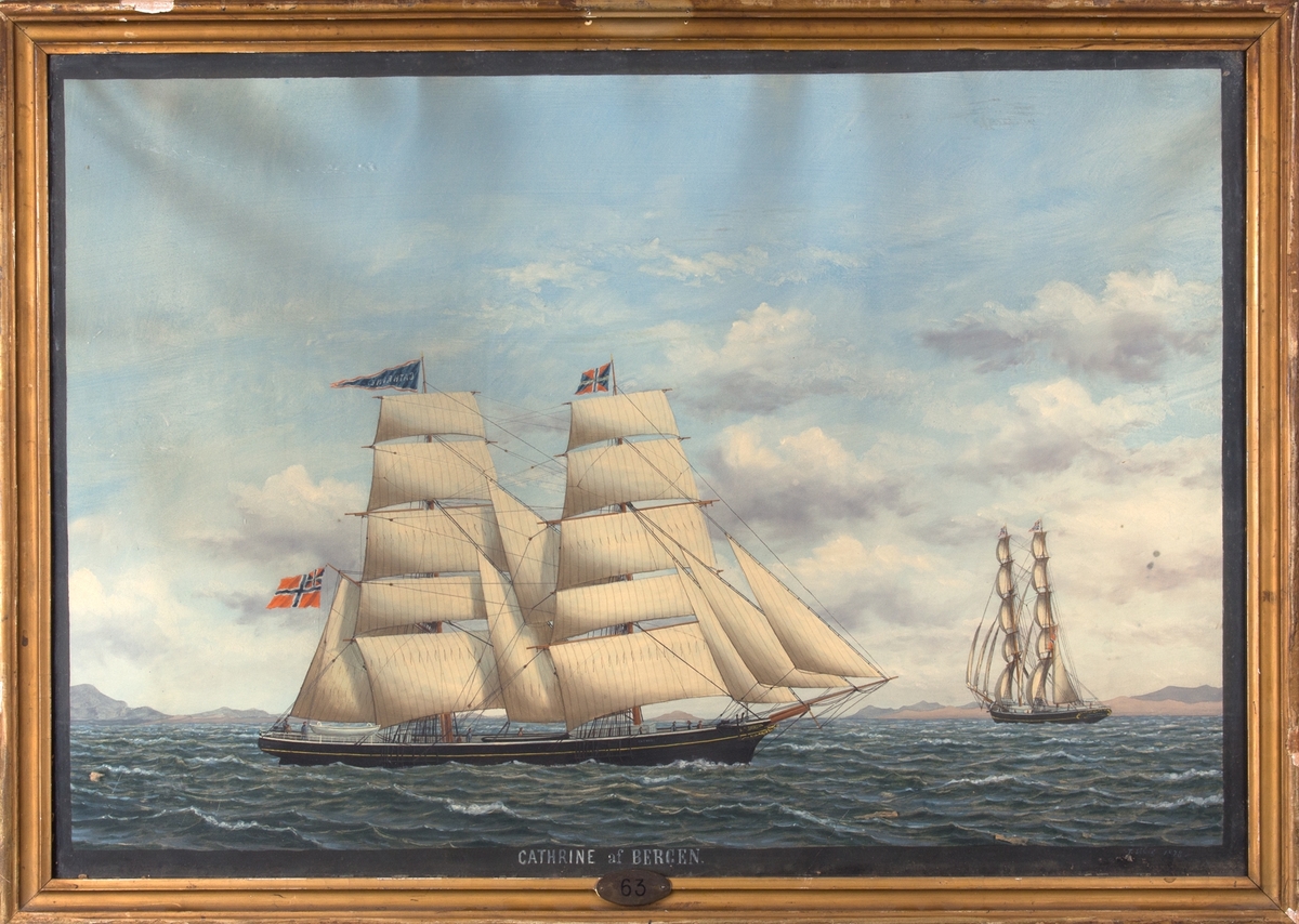 Skipsportrett av brigg CATHRINE med full seilføring, land sees i bakgrunn. Skipet sees fra to ulike vinkler. Skipet fører vimpel med skipsnavn i stormasten og unionsflagg akter.