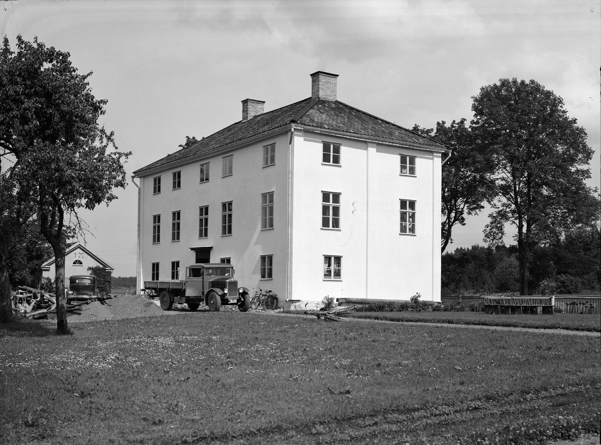 Den nyrenoverade Åkerby bygdegård strax innan invigningen 3 - 4 juli 1937