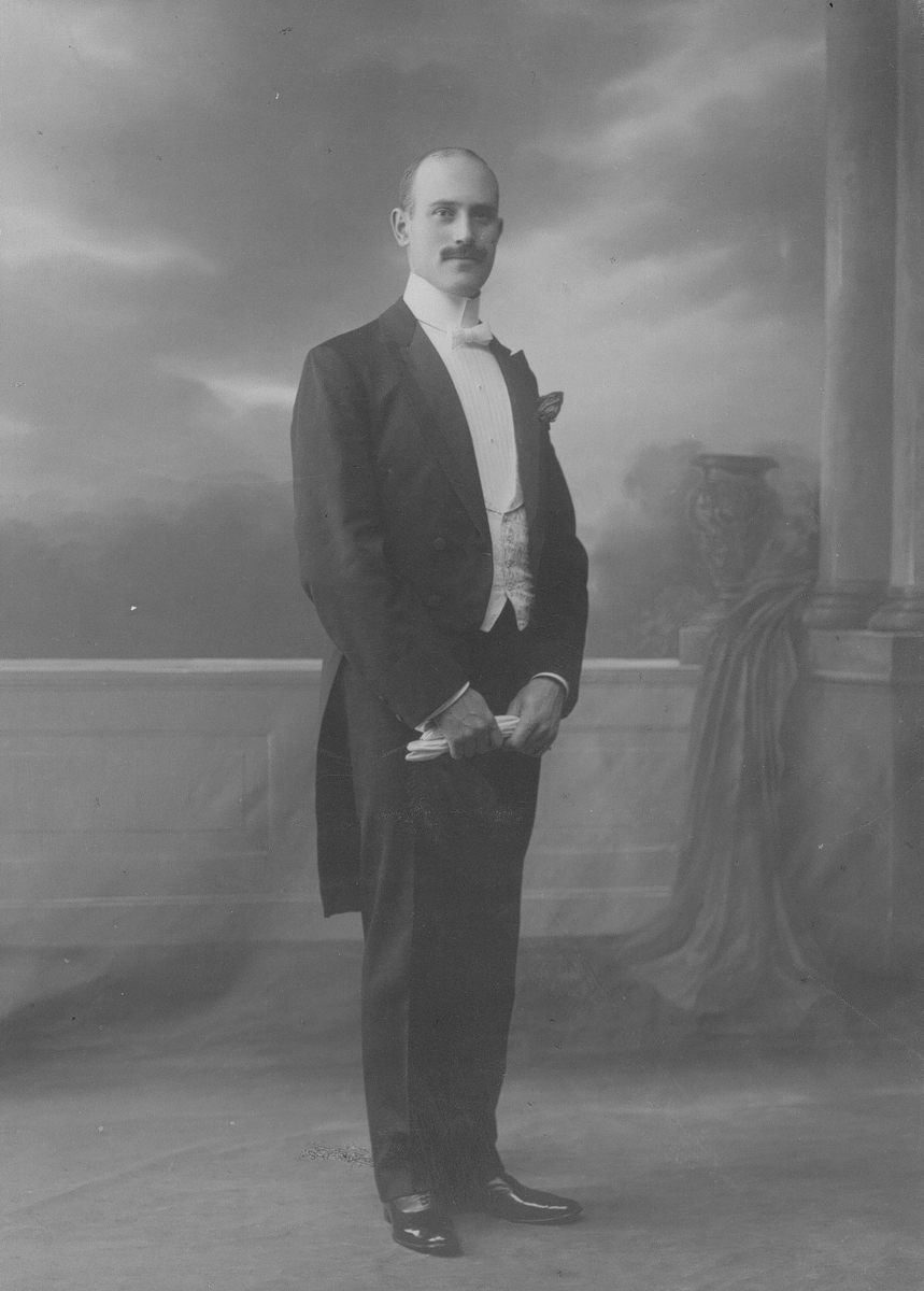 Guldsmed Josef Johansson, Gävle. Foto 1909.