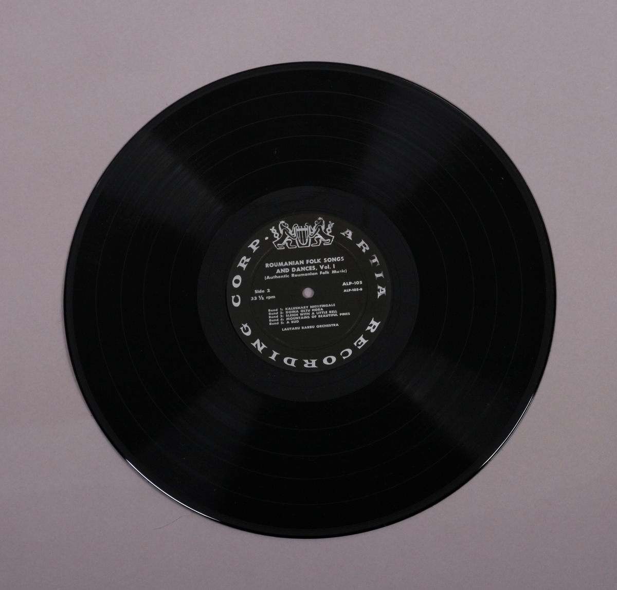 Grammofonplate i svart vinyl. Plata ligger i en uoriginal papirlomme med plastfôr merket "Angel Records".