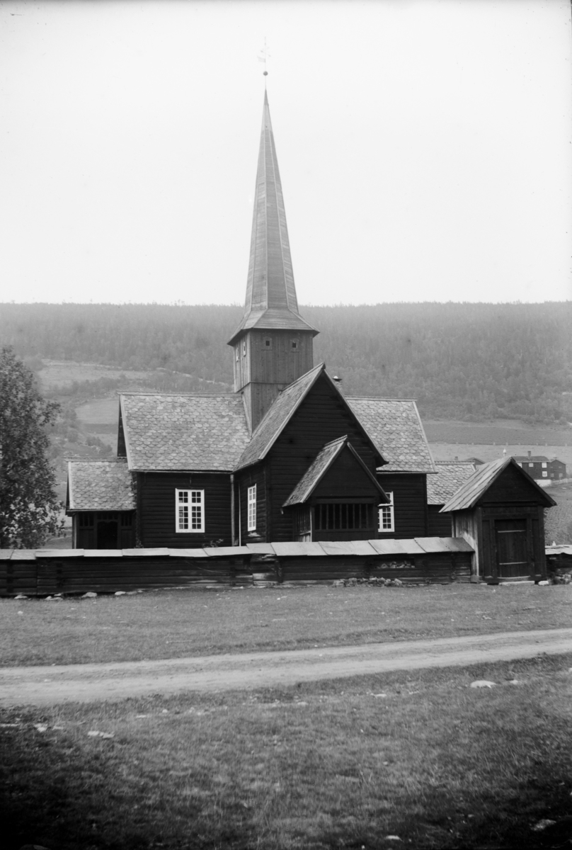 Sel kommune, Heidal med Heidal kirke.