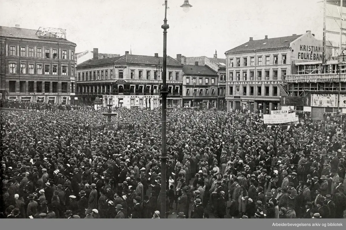 Demonstrasjon på Youngstorget 17. september 1933, i forbindelse med stortingsvalget 1933.