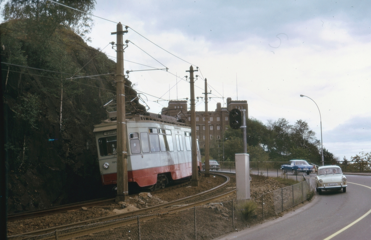 Ekebergbanens sporvogn 1013 ved Sjømannsskolen.
