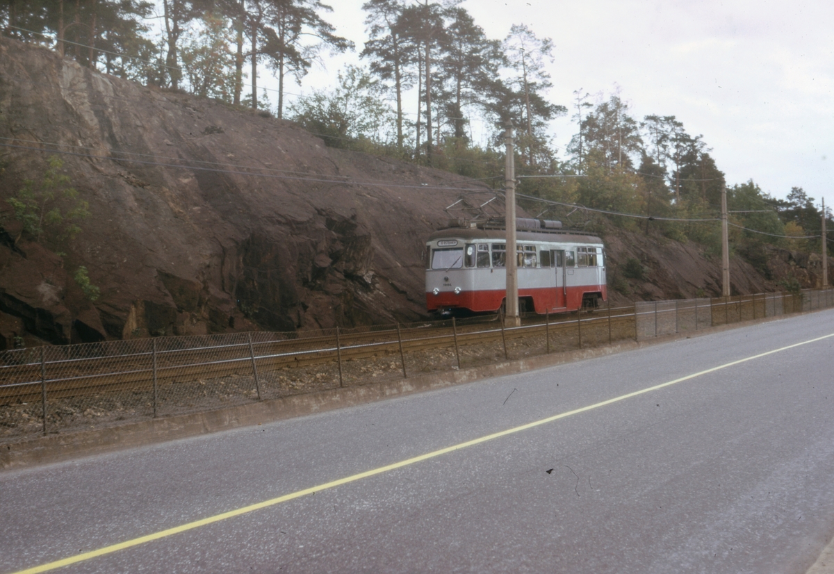 Ekebergbanens sporvogn 1004 ved Sjømannsskolen.