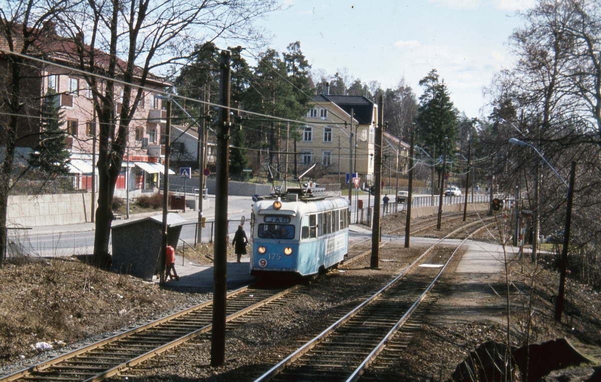"Gullfisk" 175 ved Kastellet holdeplass på rute 9 Ekeberg-Lilleakerbanen.