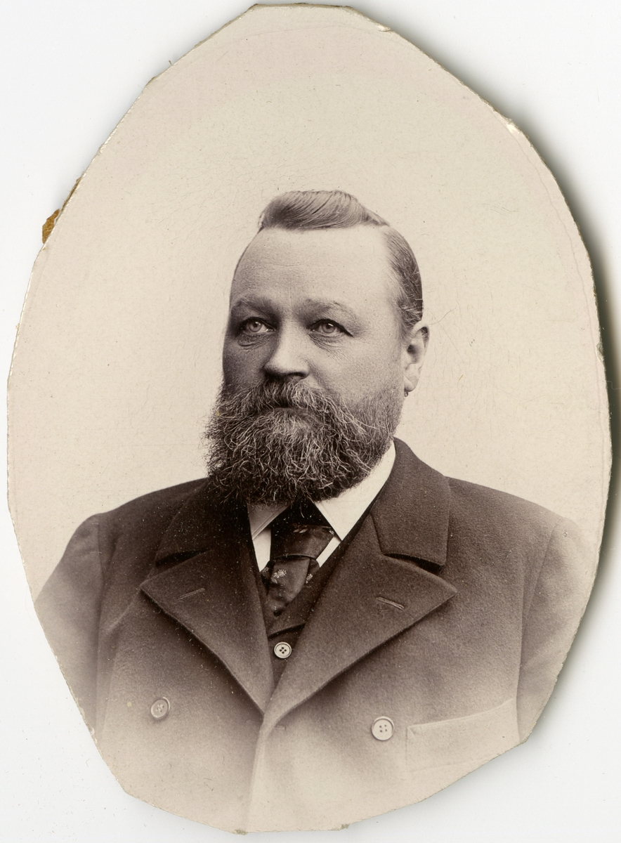 Porträtt av Carl Reinhold Ahlstedt vid Stockholms Tyg-, ammunitions- och gevärsförråd.
