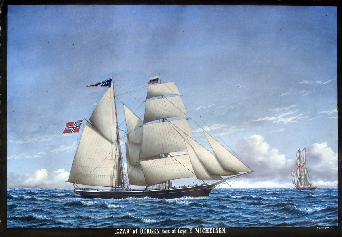 Skipsportrett av skonnertbrigg CZAR under fulle seil. Fører vimpel med skipets navn i stormasten, russisk flagg på fortoppen og unionsflagg på mesangaffel.