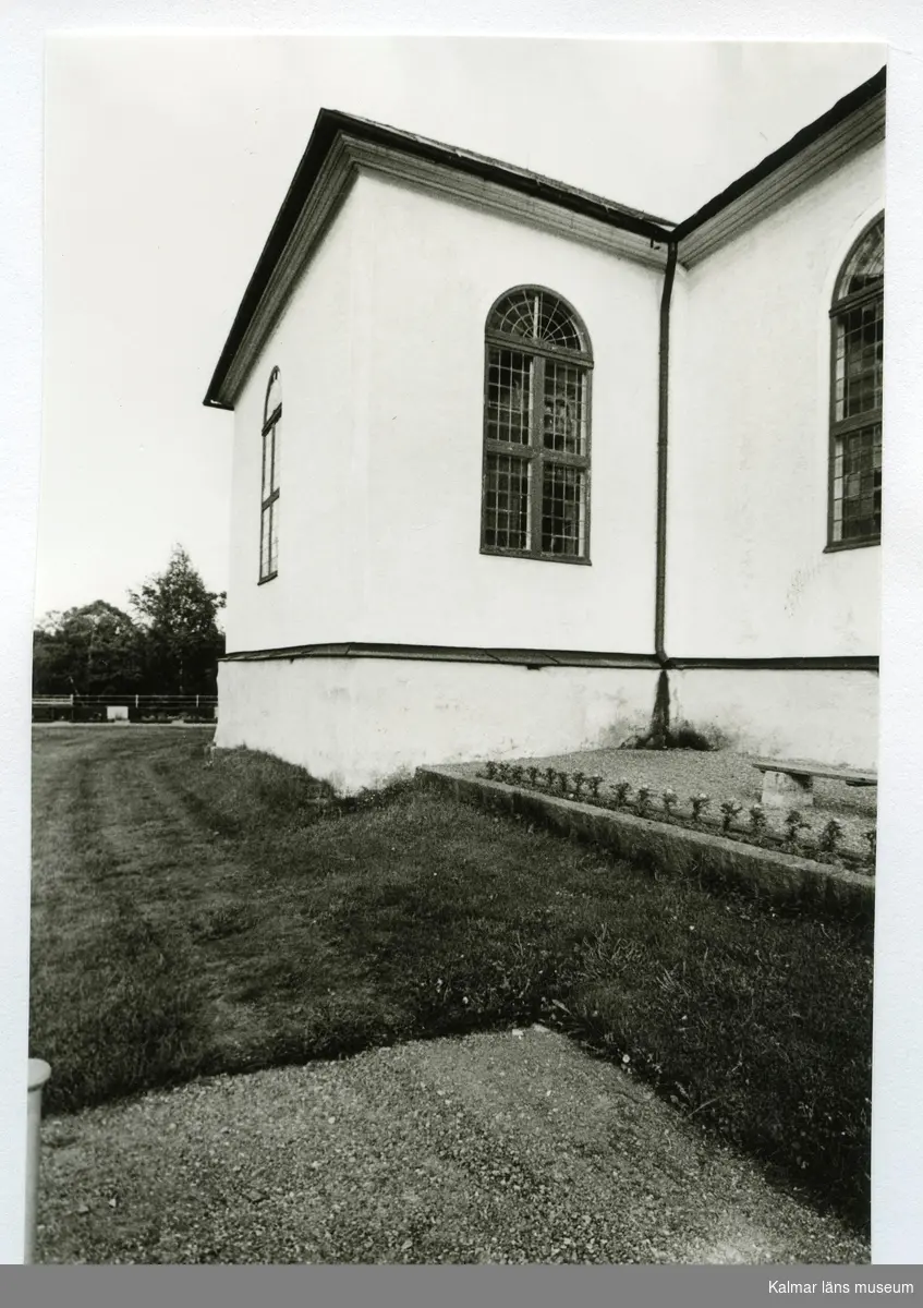 Hälleberga kyrka innan branden 1976.