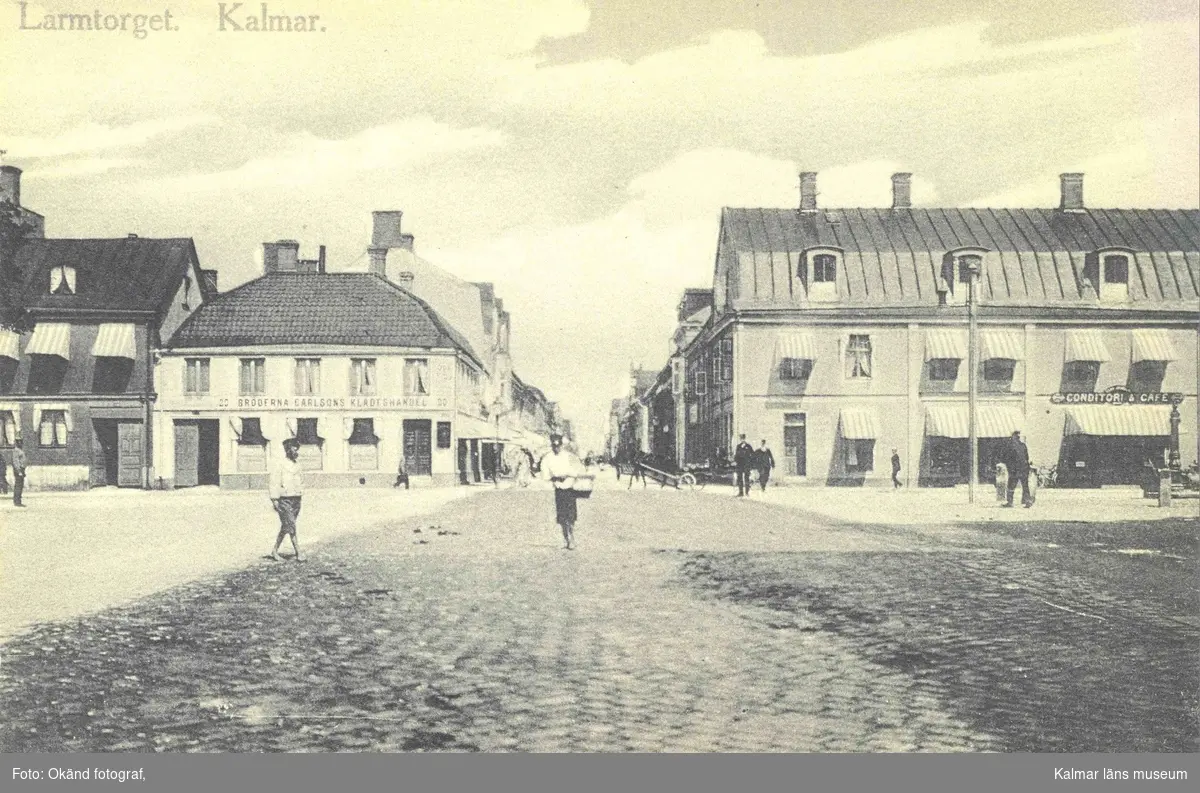 Larmtorget i Kalmar. De hus som syns på denna bild från runt sekelskiftet 1900 finns faktiskt kvar än idag.