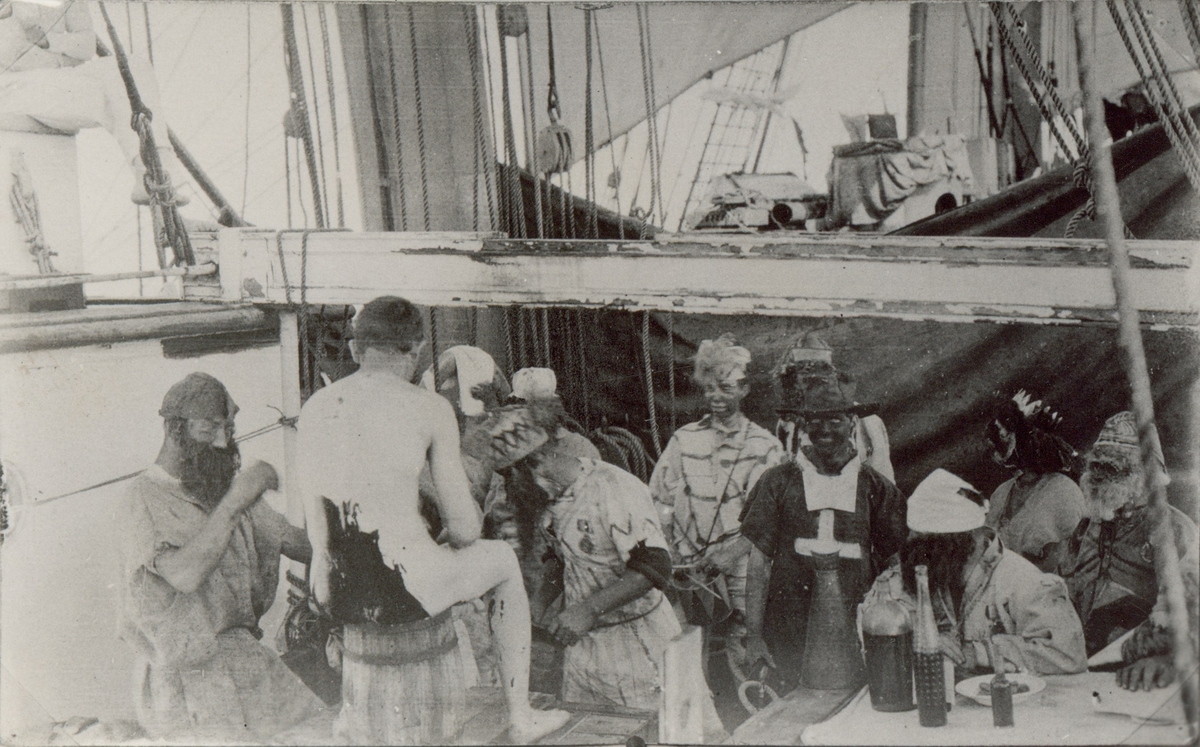 S/S Beatrice under resa 1923. Upptåg vid passerandet av linjen. Bilder från fiskare Lindström, Bräkne-Hoby, som var med i besättningen.
