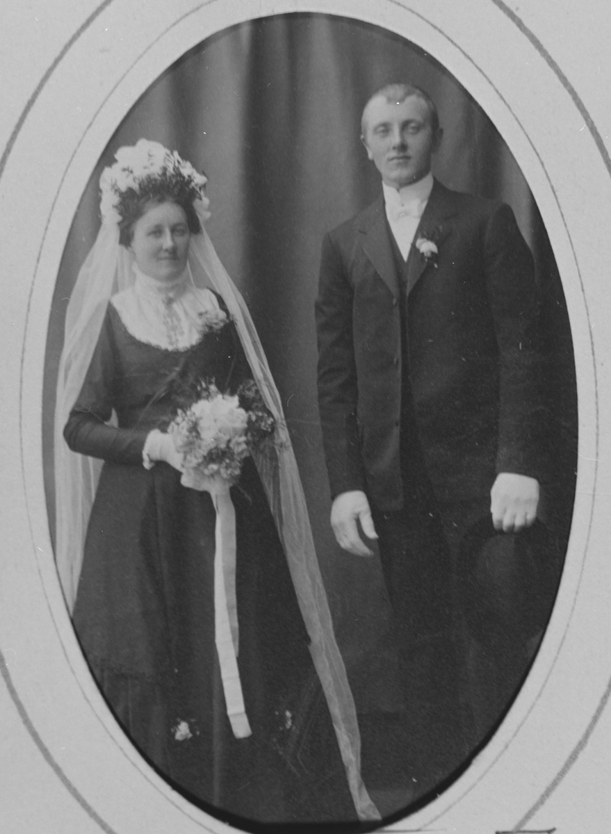 Portrett av brudeparet Inga og Jens Trønnes
