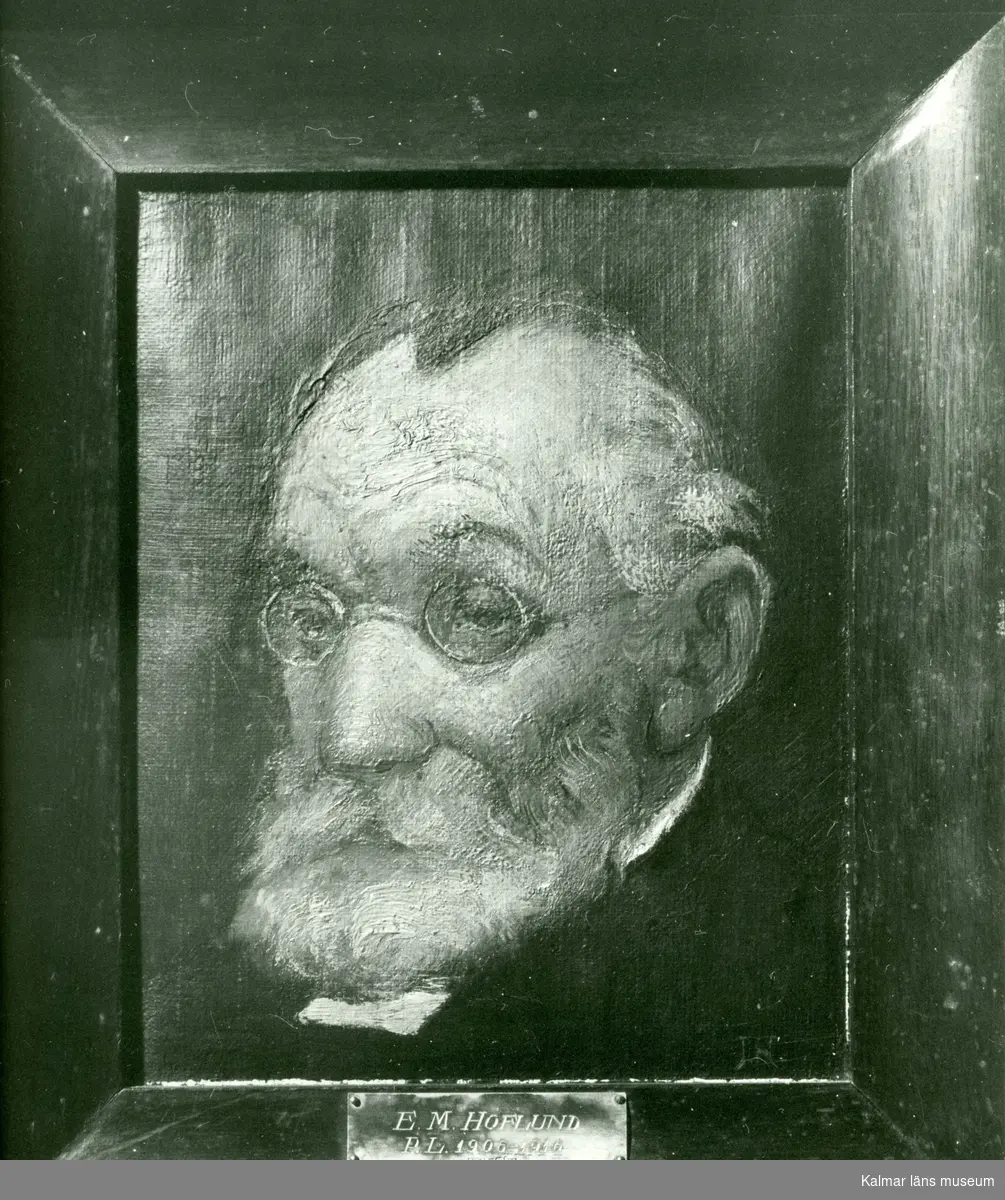 Porträtt av prästen E M Hoflund, målat av hans son, Ivan Hoflund.
Målningen är utförd under 1900-talets första hälft.