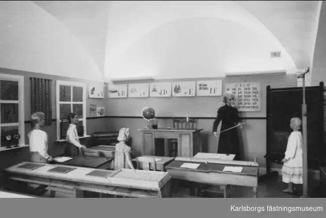 Karlsborgs museum. Skolutställningen år 1979 - 80 "När vi sitta i vår bänk". Endast neg finns.