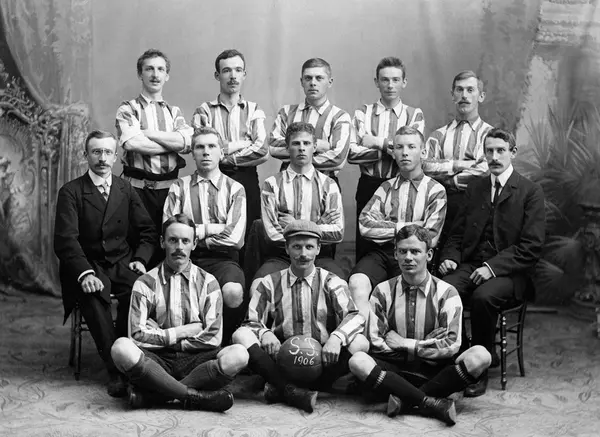Sarpsborg Fotballklubb 1906. (SFK)

Første rad fra venstre