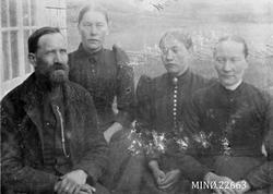 Familiebilde. Esten Tangen, Kjerstine Tangen, Petra Tangen, 