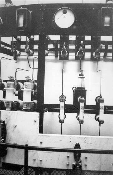 Elektriskt ställverk. 1918 uppsattes ställverket i mellersta tornet i slutvärnet. Olika avdelningar anslöts efterhand till detta ställverk, bl.a. Vanäs mäss.