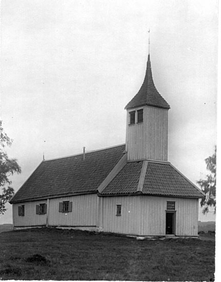Bråttensby gamla kyrka från nordväst.