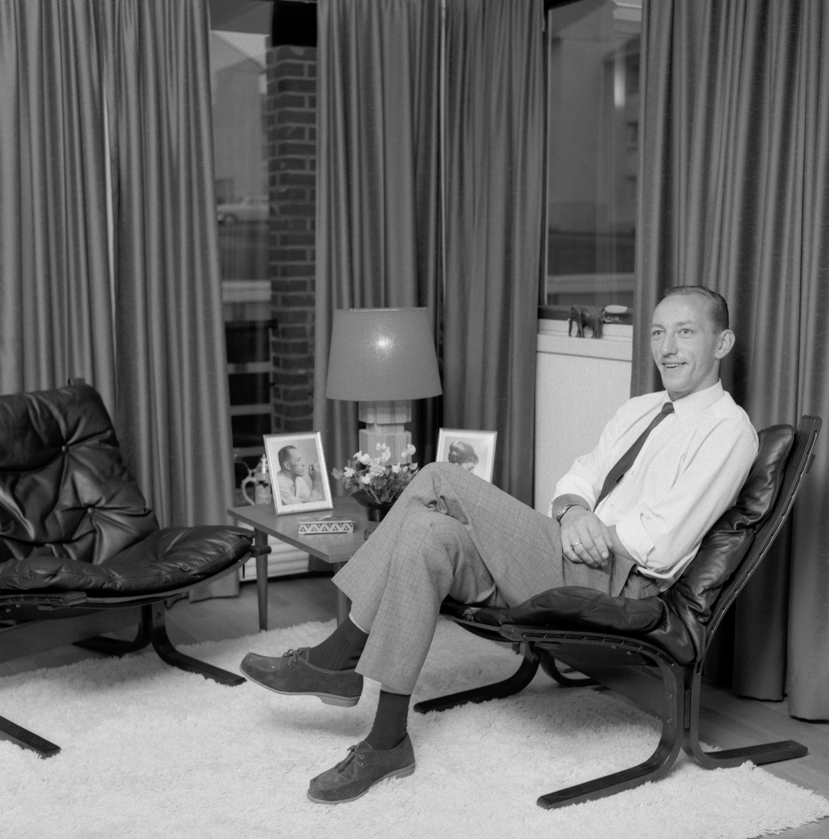 Dnc bankfilial på Kjeller samt eksteriør og interør hos Hansen