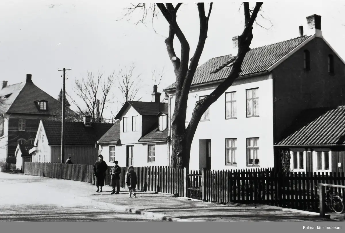 Södra Vägen 48, 1955. Till vänster i bild syns gasverksvillan.