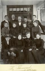 Gruppe av ungdomar i Bagn.