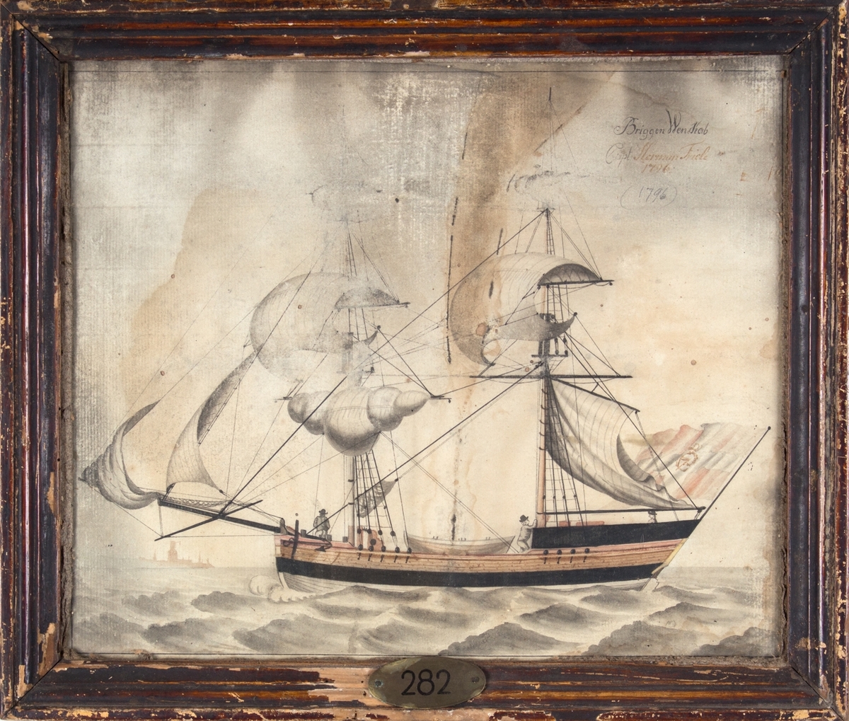 Skipsportrett av briggen WENSKAB. I akter fører skipet dansk handelsflagg med C7 i korset. I bakgrunnen til venstre i motivet skimtes spir og tårn fra en ukjent havn. Tre menn og en livbåt ombord på fartøyet.