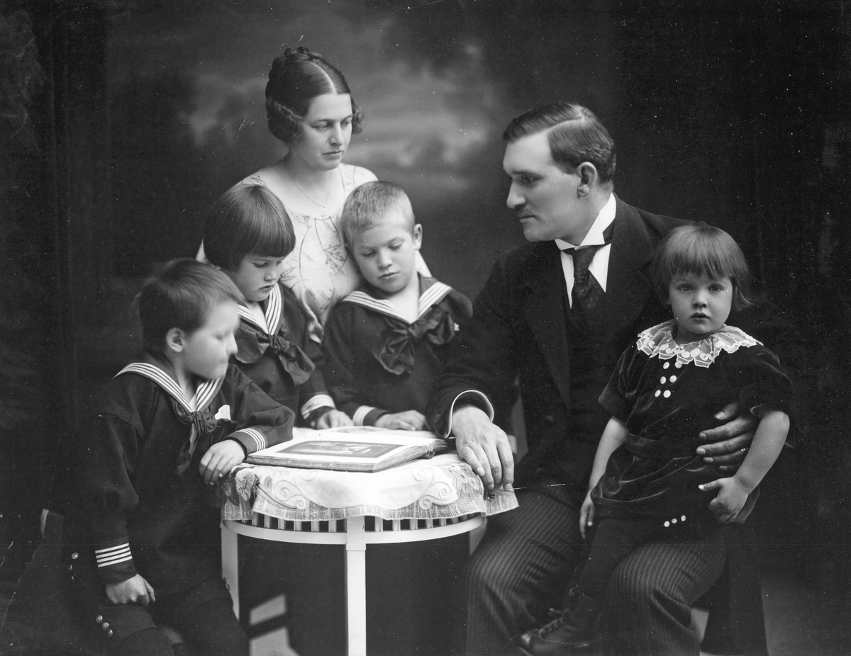 Ingenjör Josef Lindbom med familj

