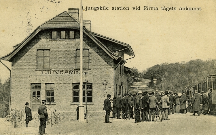Enligt Bengt Lundins noteringar: "Ljungskile station vid första tågets ankomst 1907-06-01".