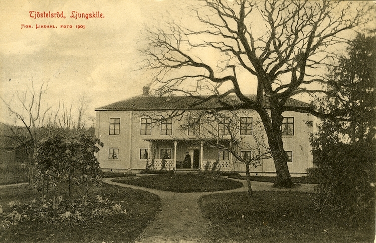 Enligt Bengt Lundins noteringar: "Ljungskile. Tjöstelsröd, nedre.Huset byggdes ca1800 av Peter Ekström och övertogs av Govin och Bergills. Från 1913 bodde Mannheimer på gården fram till 80-talet då kommunen tog över".