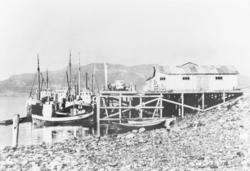 Fotografi fra Kvænangen, Burfjord - av kai med flere fortøyd