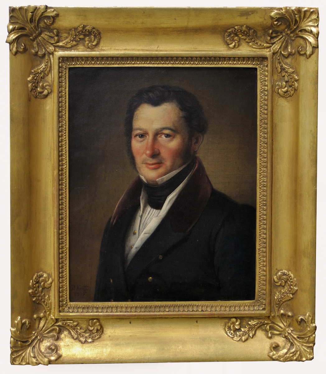 Rober Lönnerberg (1794-1862) var häradshövding vid Gästrike domsaga och är på porträttet iförd civiluniform.
Målningen har tidigar ägts av fröken Therese Hålén, dotterdotter till Robert Lönnerberg.
Montering/Ram: Förgylld originalram