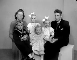 John Røv med familie. Fra Nordmøre museums fotosamlinger (Ha