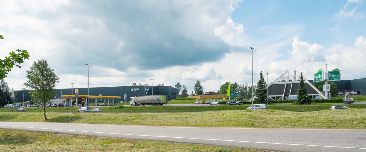 Shell bensinstasjon Prestmoen Kløfta Ullensaker. På sydgående side av E6.