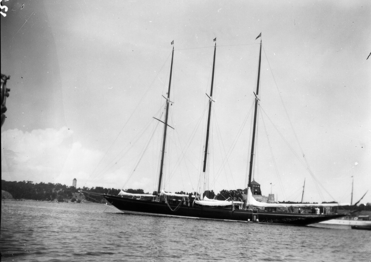 Fransk segelbåt vid Sandhamn 1930. Ägare Madame Herriot.