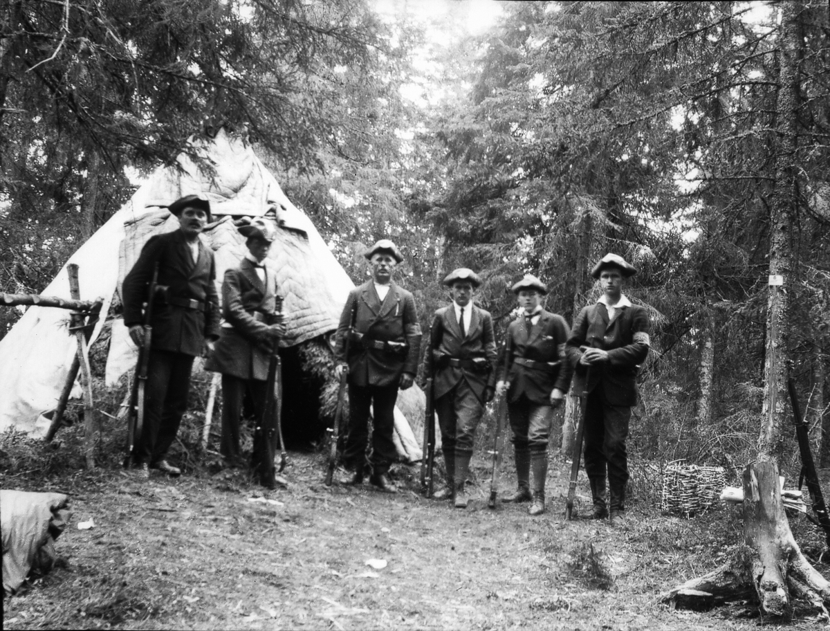 Landstormsbild från 1914. Förläggning och soldater.
