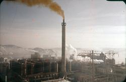 Utsikt fra tårntopp, mot vest. Ureabrikken.