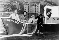5 fiskere på båten FlikkFlakk. Om reder Flakke? Diverse revy