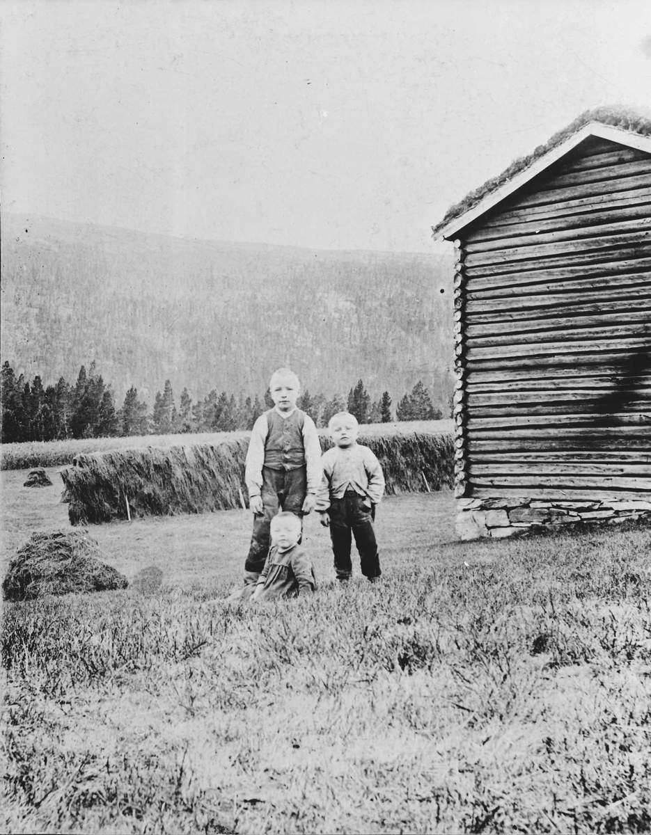 John og Hans Nyhus (f. 1888), Jorunn Hanna Nyhus. 