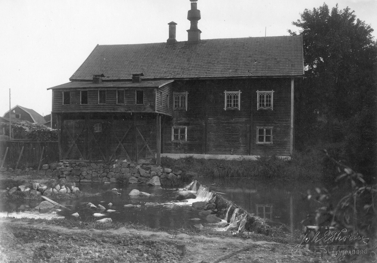 Bryggaregården 1913. Byggnaden har inrymt ett brännvinsbränneri som vid mitten av 1800-talet gjordes om till bryggeri.